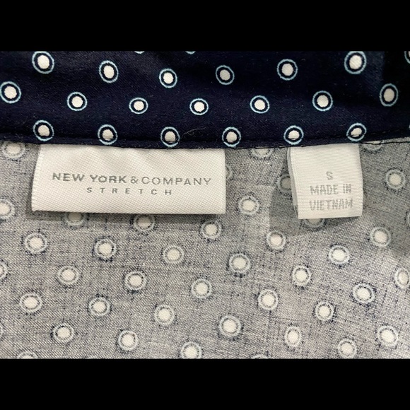 New York & Co Stretch Fitted Printed Button Down - Picture 4 of 5